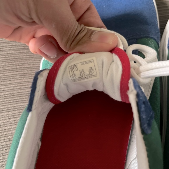 Vans - Picture 4 of 8